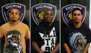 Arrestan a tres hombres acusados de simular ser taxistas para asaltar a pasajeros