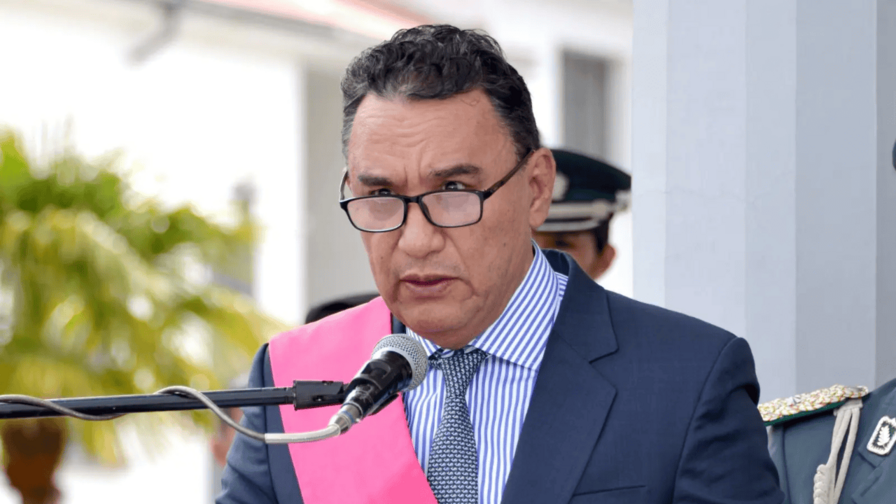 Renuncia ministro de Defensa de Bolivia tras un mes de protestas Renuncia ministro de Defensa de Bolivia tras un mes de protestas