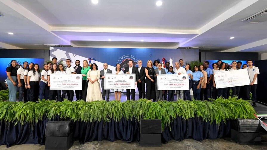 Centros educativos del Distrito Nacional y Boca Chica ganan concurso Me Grad&uacute;o con el TCRD