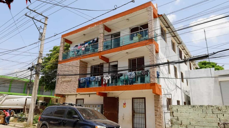 Hospitalizan a ni&ntilde;a de seis a&ntilde;os tras caer desde un tercer piso en Santiago