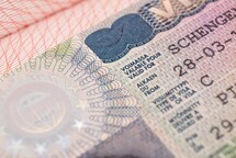 El visado Schengen: la larga fila dominicana ante las puertas de Europa