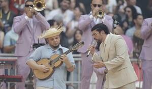 Bad Bunny trasciende la m&uacute;sica y agita el debate social