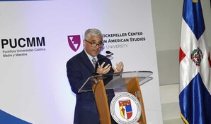 Profesor de Harvard dice que la democracia global "est&aacute; en peligro", pero ha demostrado resiliencia