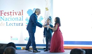 Estudiantes de primaria participan en festival de lectura del Minerd