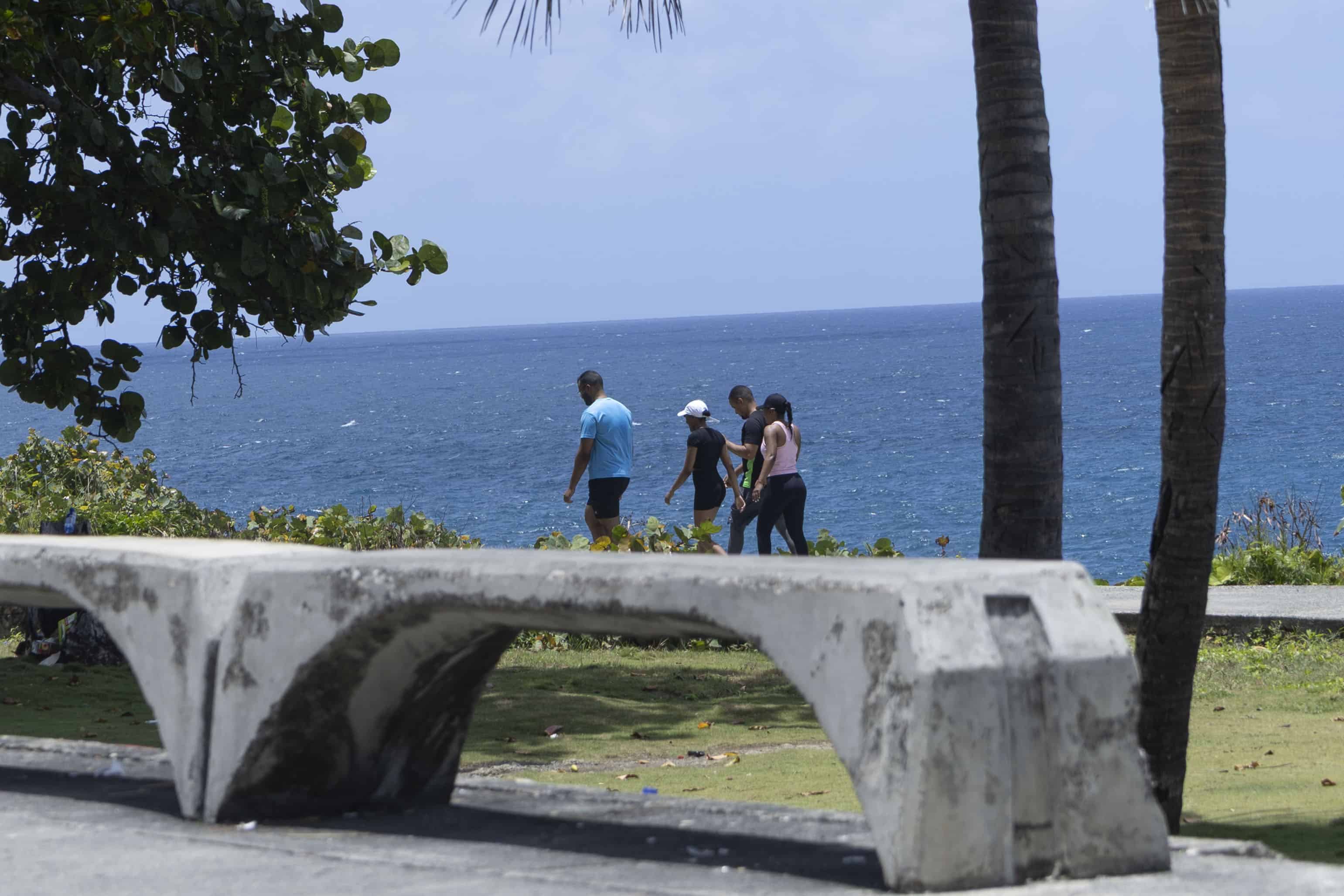 Caminar es una de las actividades principales. 