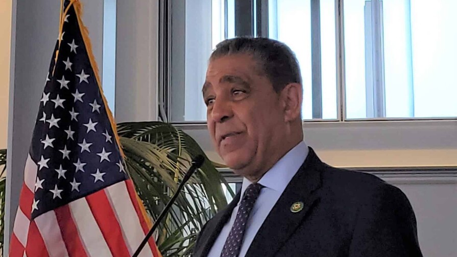 Espaillat vota a favor de medida que busca frenar participaci&oacute;n de EE. UU. en guerra con Ir&aacute;n