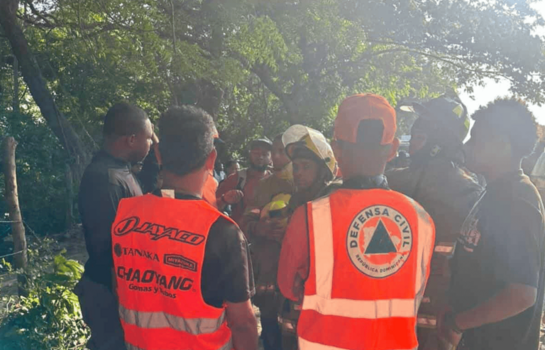 Defensa Civil recupera el cuerpo de un joven en un canal de Santiago