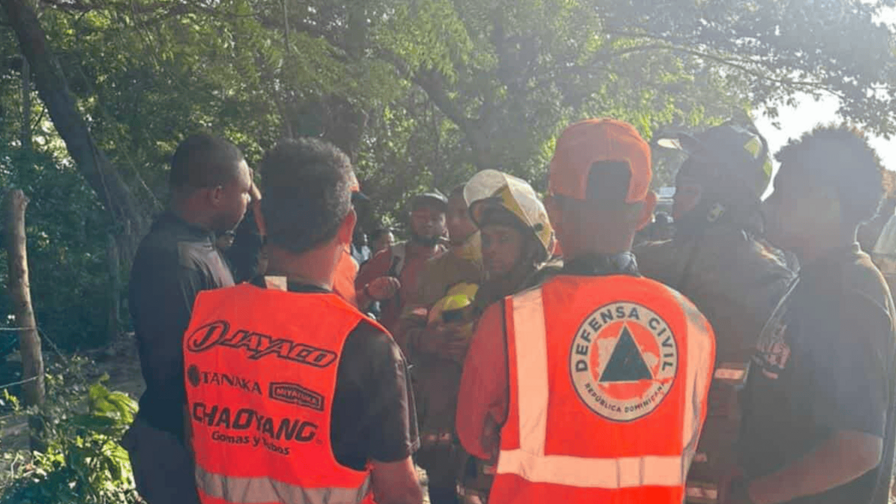 Defensa Civil recupera el cuerpo de un joven en un canal de Santiago