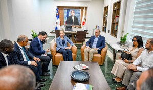 Alcalde Ulises Rodr&iacute;guez recibe delegaci&oacute;n de Nueva York para fortalecer relaciones comerciales con Santiago