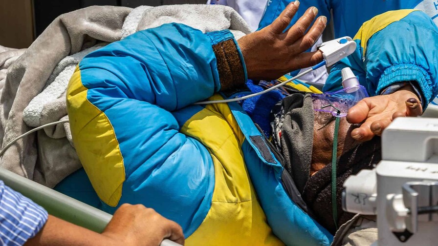 Su esposa ya lo daba por muerto: gu&iacute;a sobrevive seis d&iacute;as perdido en el Everest