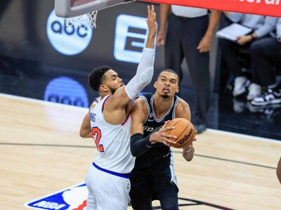 Knicks toman ventaja 1-0 en la final de la NBA