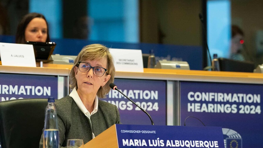 La UE aplaza y suaviza ciertas reglas bancarias para evitar desventajas frente a EE.UU.