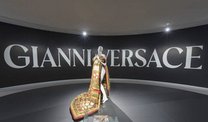 Par&iacute;s rinde homenaje al dise&ntilde;ador italiano Gianni Versace 80 a&ntilde;os despu&eacute;s de su nacimiento