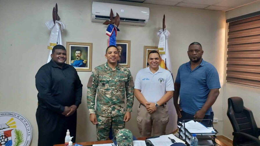 Polic&iacute;a Nacional y Escuela Vocacional unen esfuerzos para capacitar a j&oacute;venes en La Romana