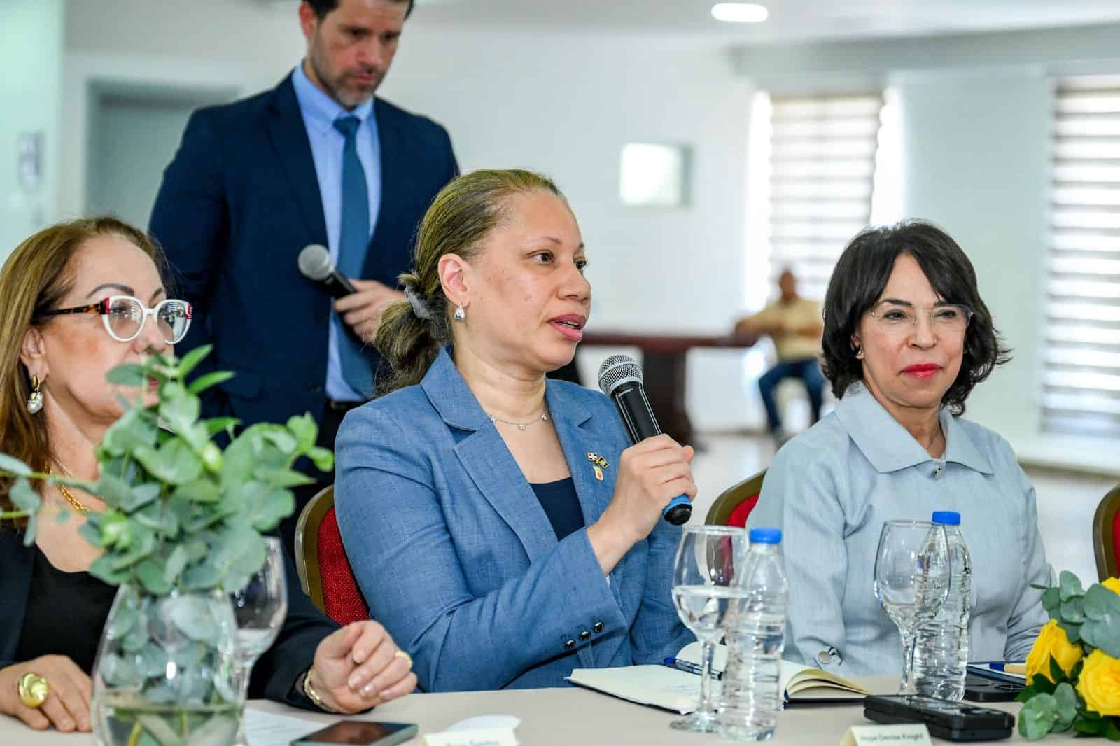 La vicec&oacute;nsul Dixy Lee Julissa Hern&aacute;ndez Dur&aacute;n.