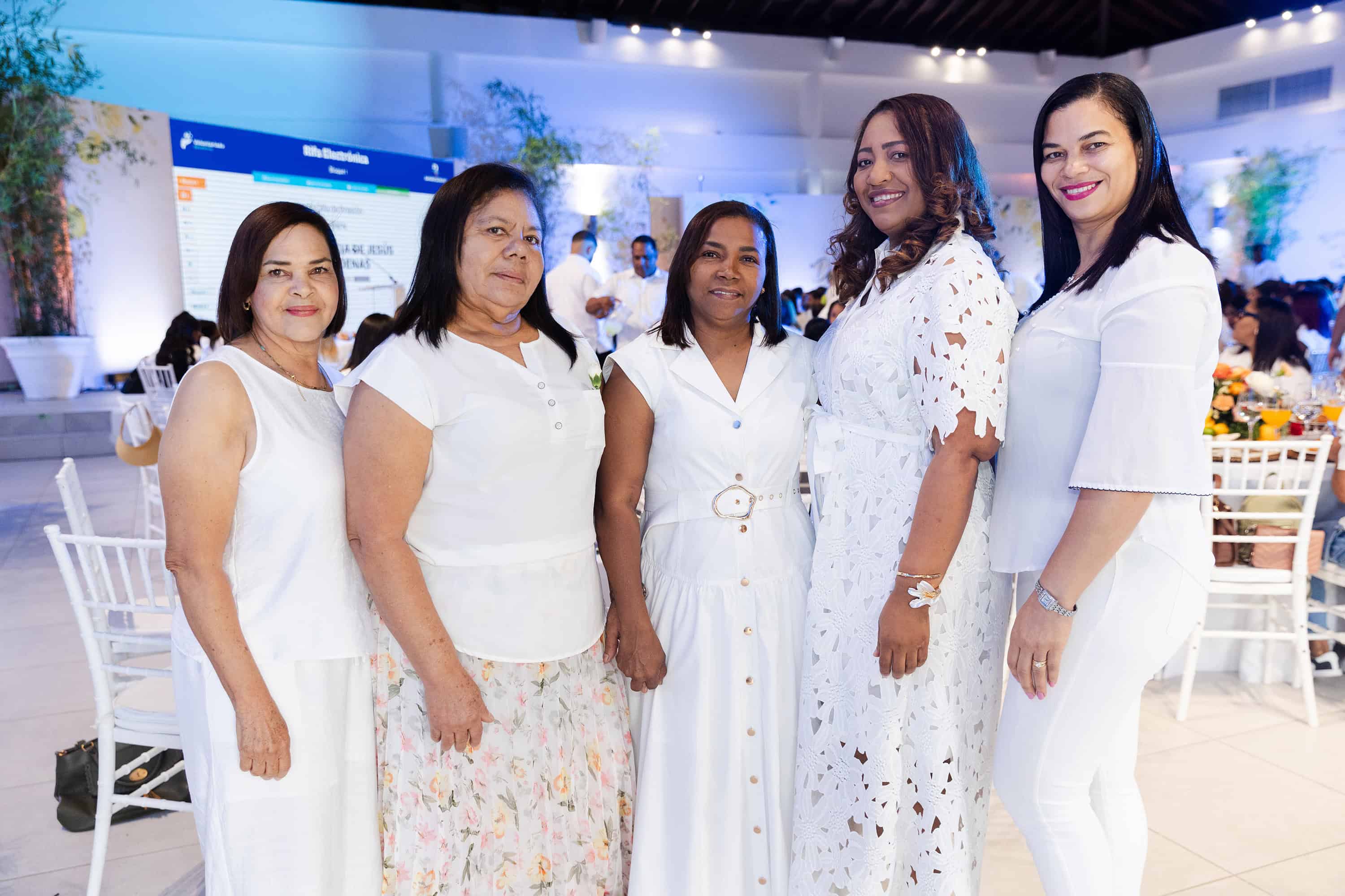 Ana Casta&ntilde;o, Magalis Berig&uuml;ete, Ramona Padilla, Catalina Reyes y Arelis Ortiz.