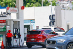 Gobierno prevé congelar combustibles durante tres meses tras ajuste que se aplicará este viernes Gobierno prevé congelar combustibles durante tres meses tras ajuste que se aplicará este viernes