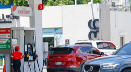 Gobierno congela precio de los principales combustibles