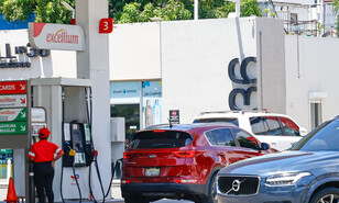 Gobierno prev&eacute; congelar combustibles durante tres meses tras ajuste que se aplicar&aacute; este viernes