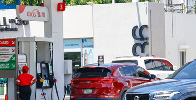 Gobierno congela precio de los principales combustibles