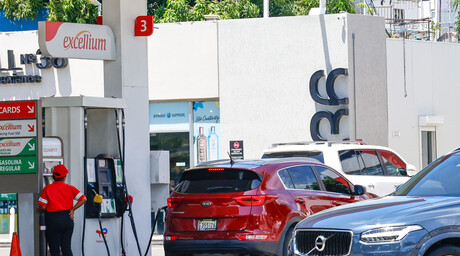 Gobierno congela precio de los principales combustibles