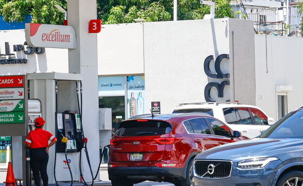 Gobierno congela precio de los principales combustibles