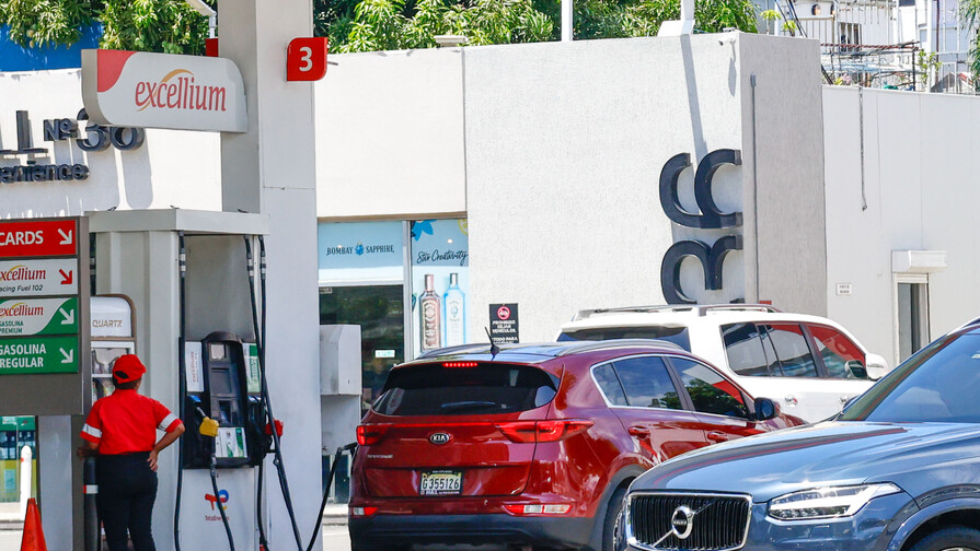 Gobierno congela precio de los principales combustibles