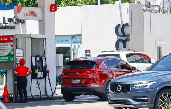 El Gobierno congela el precio de los principales combustibles