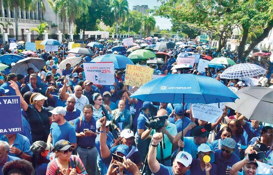 Los diputados estudian descontar salario a maestros que falten a clases por ir a huelgas