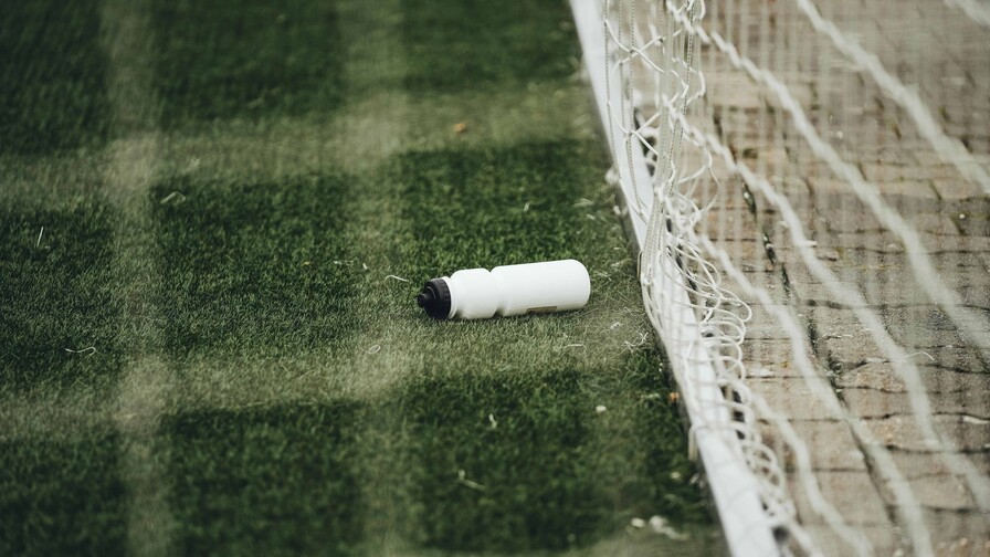 La FIFA prohíbe que los aficionados lleven botellas de agua a los estadios del Mundial