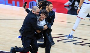 NBA arresta y veta de por vida a aficionado por irrumpir en la cancha en primer juego de la final