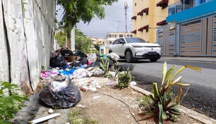Mientras resurgen los vertederos en Santo Domingo Este, crece el cementerio de camiones