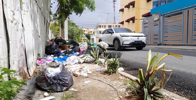 Mientras resurgen los vertederos en Santo Domingo Este, crece el cementerio de camiones