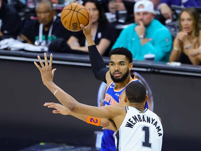 Knicks ganan 105-104 a Spurs y se avanzan 2-0 en final de la NBA