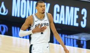 Los Knicks ponen frente al abismo a los Spurs de un Wembanyama que se culpa de la derrota