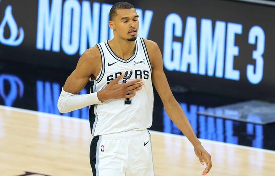 Los Knicks ponen frente al abismo a los Spurs de un Wembanyama que se culpa de la derrota