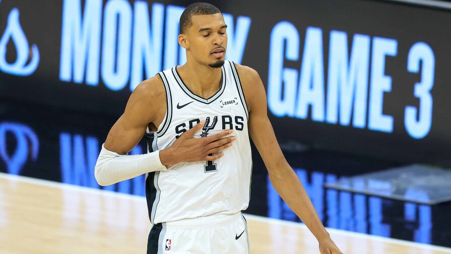 Los Knicks ponen frente al abismo a los Spurs de un Wembanyama que se culpa de la derrota