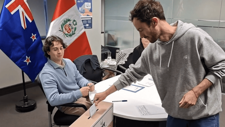 La segunda vuelta de las elecciones presidenciales en Perú comienza en Nueva Zelanda La segunda vuelta de las elecciones presidenciales en Perú comienza en Nueva Zelanda