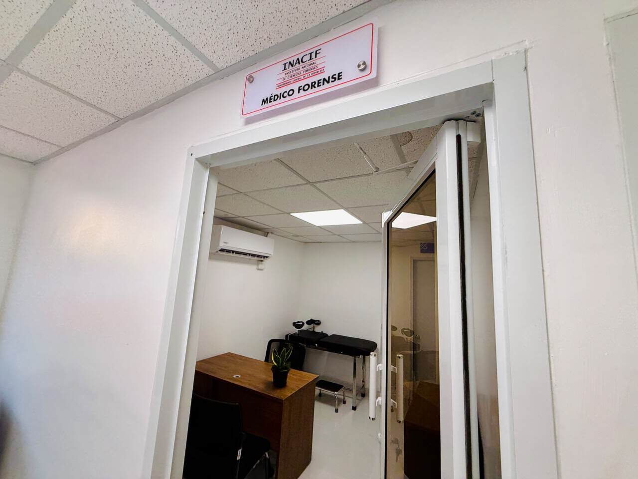 La nueva fiscalía comunitaria y la unidad integral de atención a la violencia de género, intrafamiliar y sexual inauguradas por el Ministerio Público en Cienfuegos, Santiago.