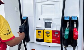 El sello del Indocal que garantiza que las "bombas" venden el combustible pagado