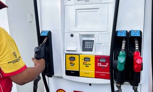 El sello del Indocal que garantiza que las "bombas" venden el combustible pagado