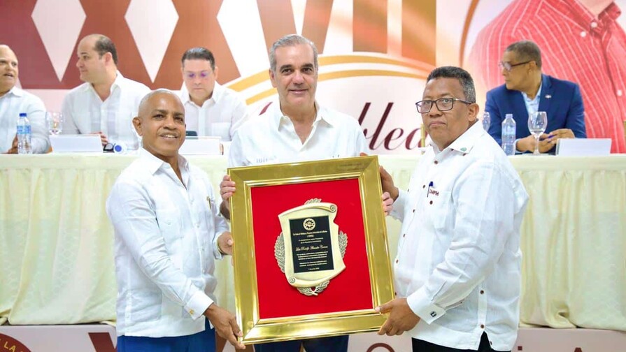 Abinader garantiza apoyo a industriales de la harina para mantener estable el precio del pan