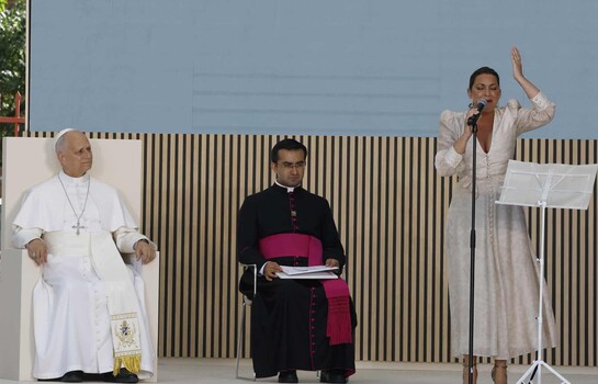 Ni&ntilde;a Pastori emociona al papa Le&oacute;n XIV con una versi&oacute;n especial de Incomparable