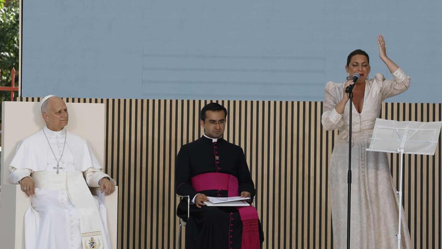 Ni&ntilde;a Pastori emociona al papa Le&oacute;n XIV con una versi&oacute;n especial de Incomparable