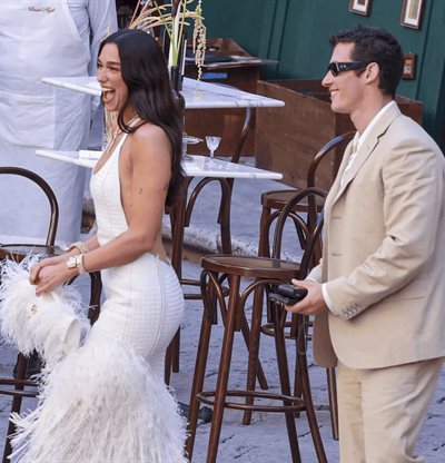 Dua Lipa y Callum Turner convierten Sicilia en el escenario de su segunda boda