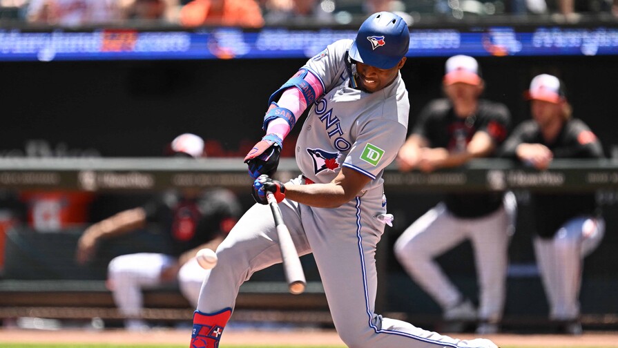 Vladimir Guerrero Jr. y Jes&uacute;s S&aacute;nchez impulsan a Toronto a estar a medio juego del Wild Card