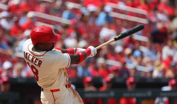 Los Cardenales vencen a los Rojos en el cierre de la serie