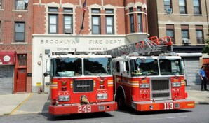 Mujer muere tras ser atropellada por un cami&oacute;n de bomberos que respond&iacute;a a una emergencia en El Bronx