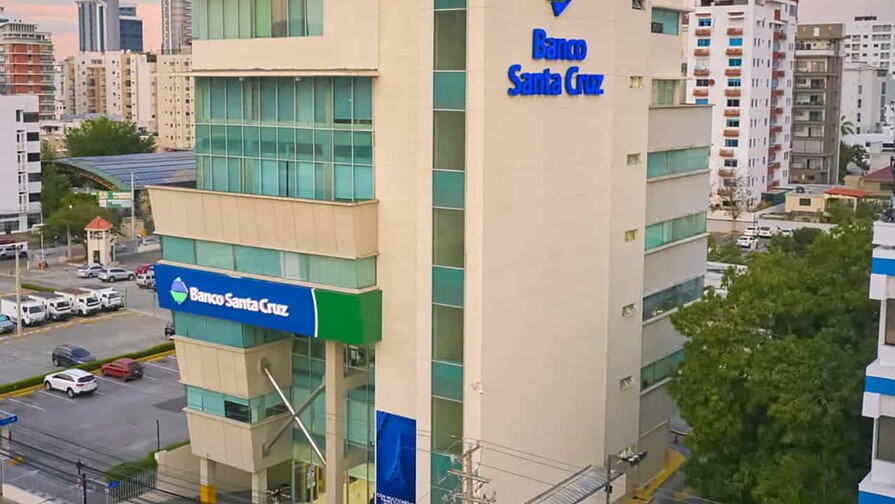 Banco Santa Cruz se integra a programa de VISA para impulsar el comercio con IA