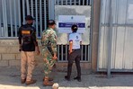 Clausuran almacén en San Cristóbal por reetiquetar y vender productos vencidos